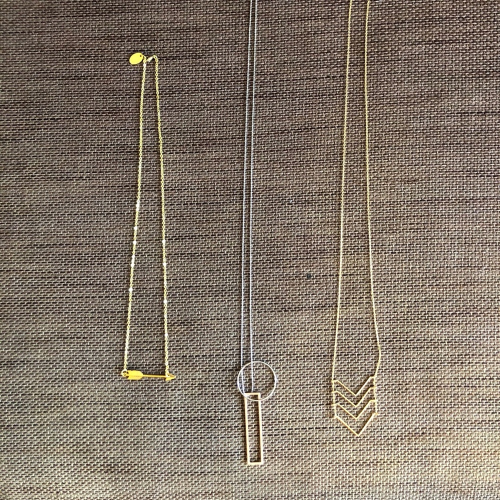3 necklaces (gold and silver)